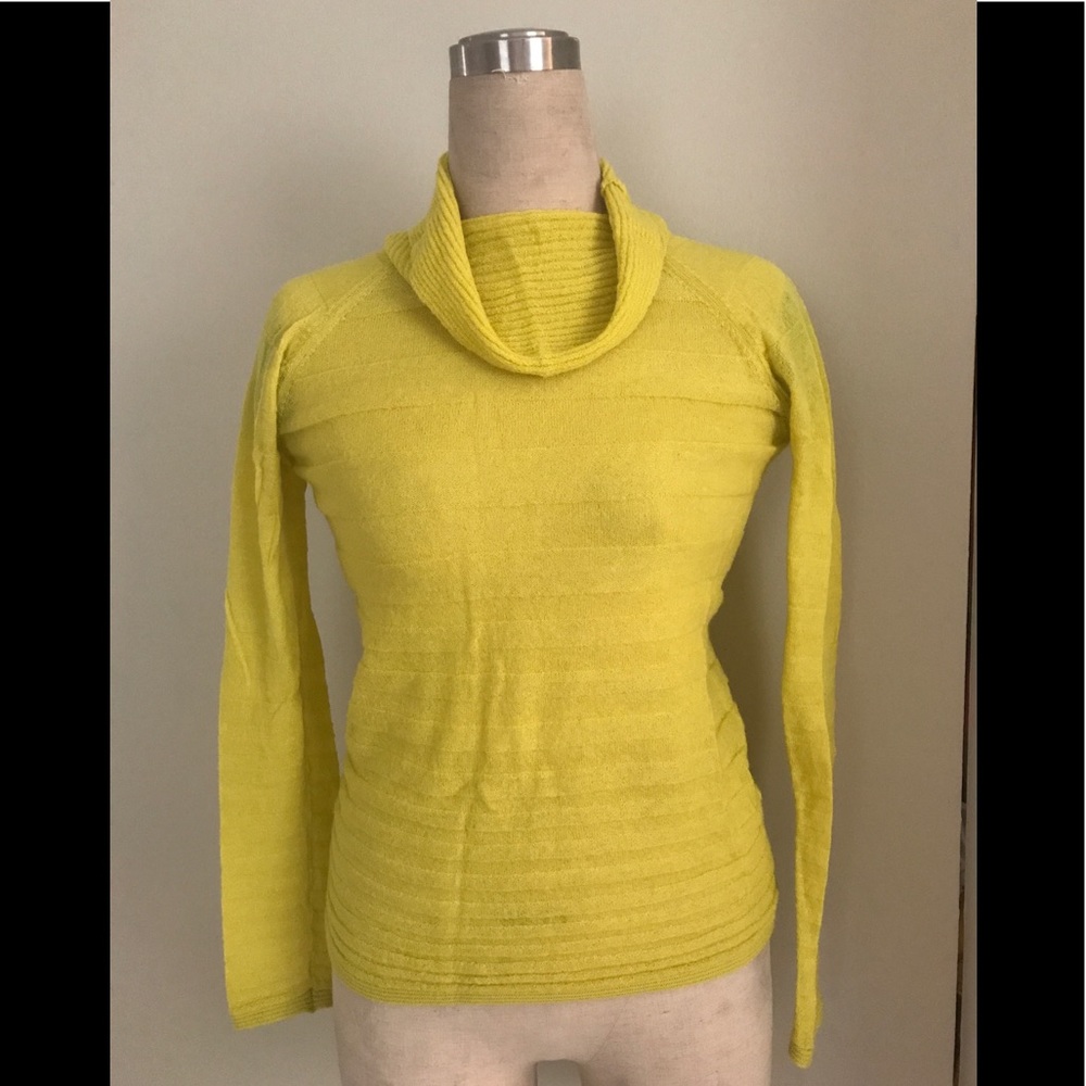 Sweater - Picture 2 of 4